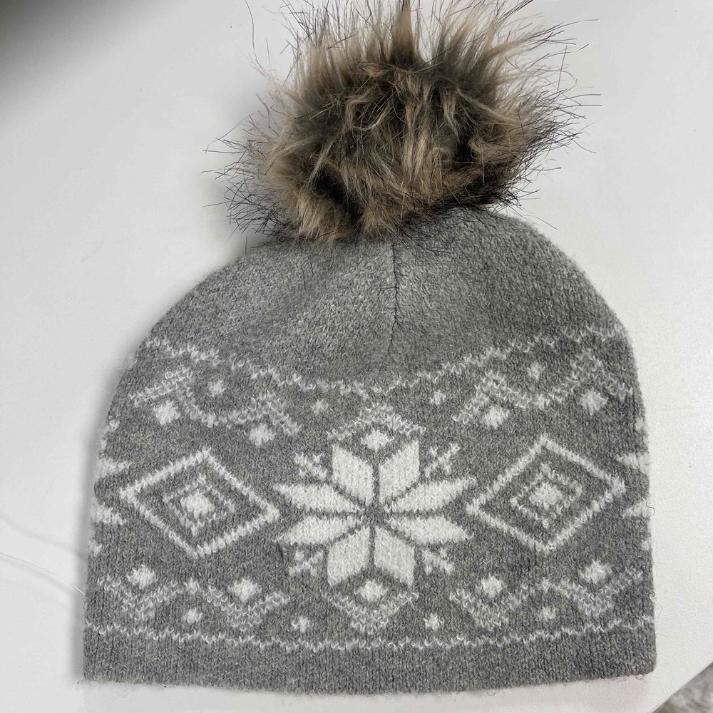 NWOT Grey Knit Toboggan with Pom-Pom
One Size